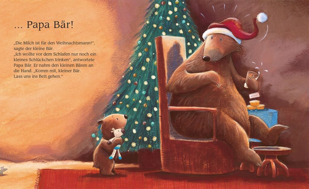 Familie Bär wartet auf den Weihnachtsmann - Papa Bär sitzt neben dem Weihnachtsbär und schaut den kleinen Bären an