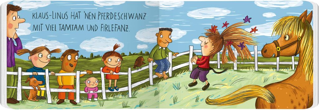 Locken, Pony, Pferdeschwanz und jede Menge Firlefanz: Klaus-Linus mit Pferdeschwanz bei der Koppel