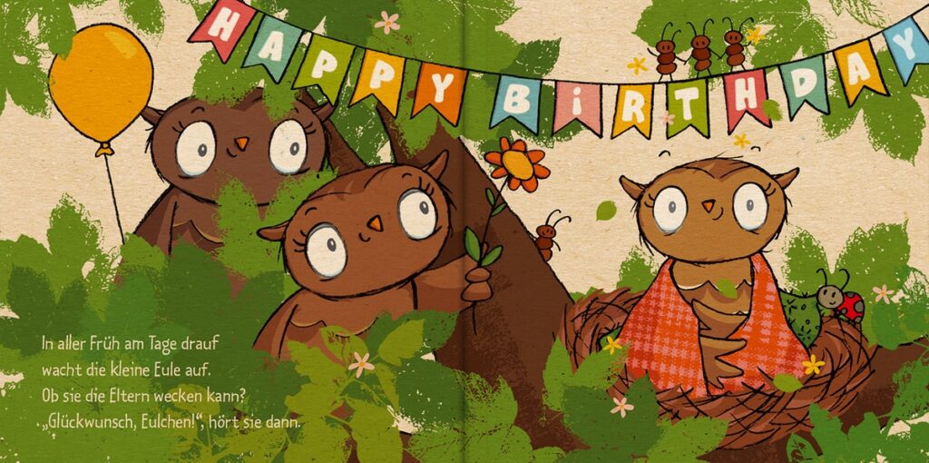 Die kleine Eule hat Geburtstag: Happy Birthday-Girlande über Eules Nest mit ihren Eltern