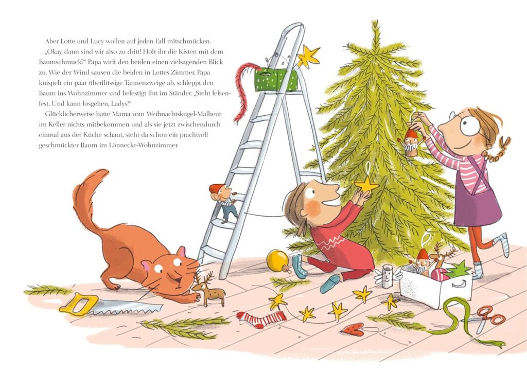 Der kleine Herr Heimlich wartet auf Weihnachten - Zwei Kinder schmücken mit dem Wichtel auf der Leiter einen Tannenbaum