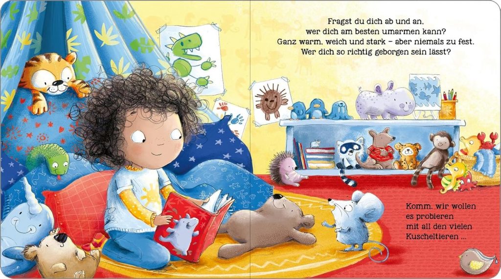 Die weltbeste Umarmung - Kind im Kinderzimmer mit Buch umgeben von Kuscheltieren