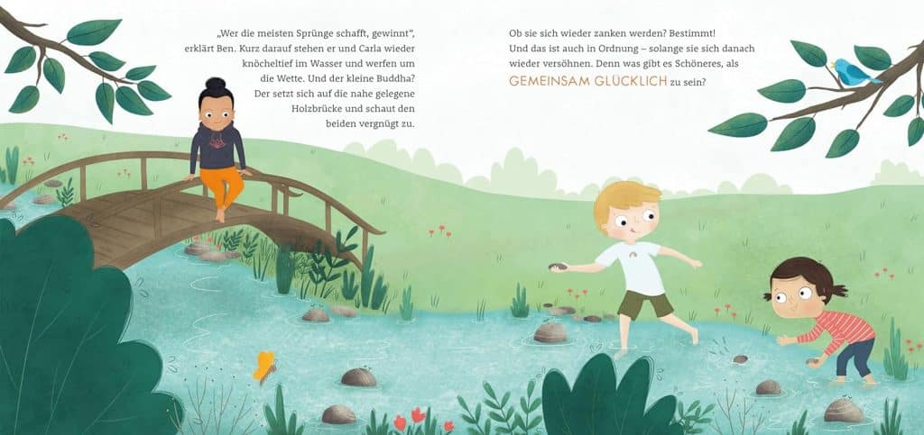 Der kleine Buddha und das gemeinsame Glück - Der kleine Buddha sitzt auf der Brücke und zwei Kinder sind im Bach